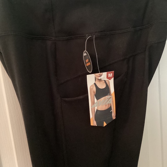 LADIES’ AVIA BRAND - BLACK - CROP LENGTH -WORKOUT PANTS- NWT - Picture 2 of 3